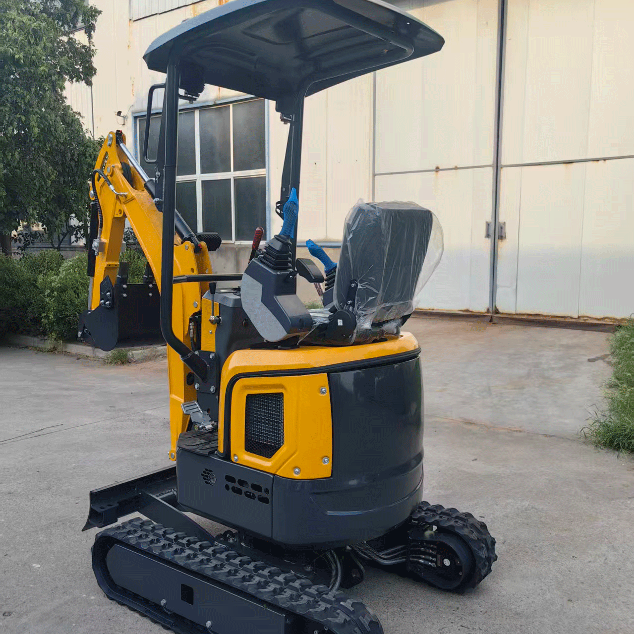 Is it safe to buy an excavator from Alib